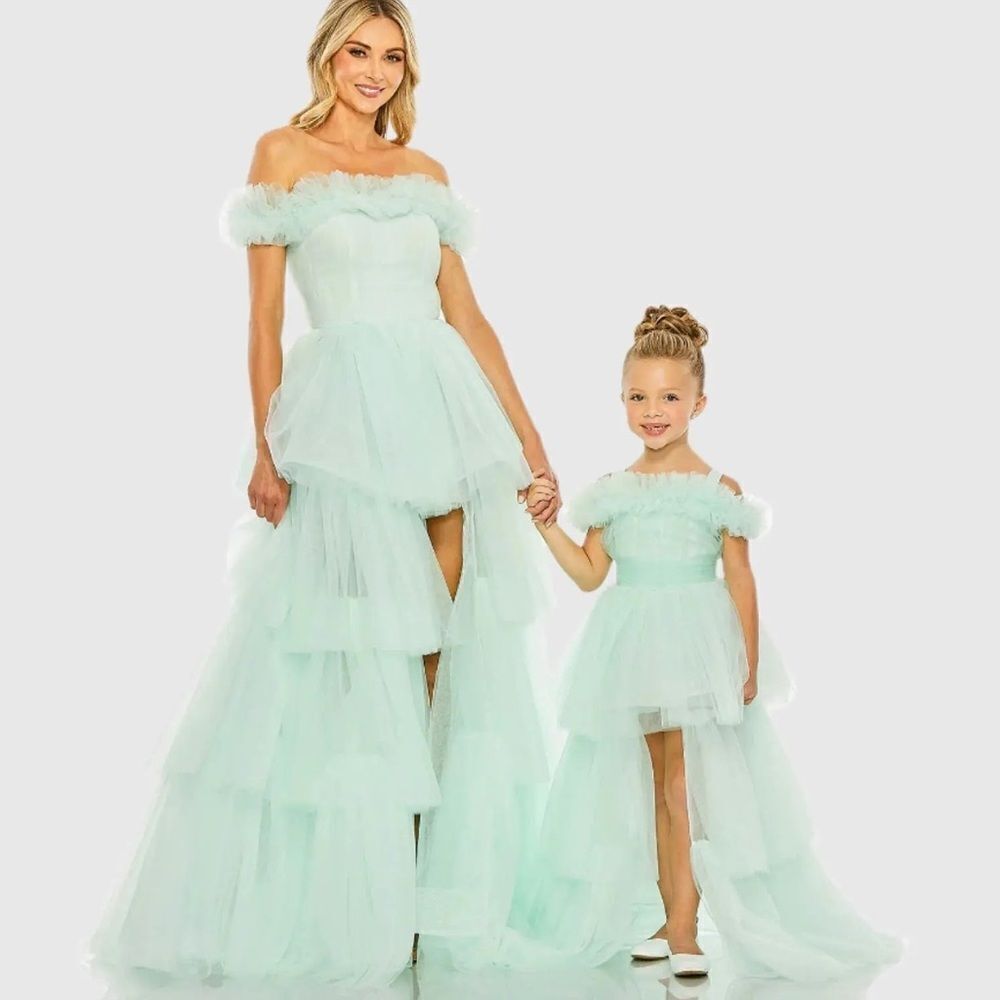 MAC DUGGAL  Off-the-Shoulder
High-Low Tulle Gown Elegant /  size 2 - Picture 4 of 8